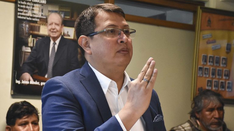 Raúl Solares es posesionado como nuevo gerente general de COBOCE R.L.