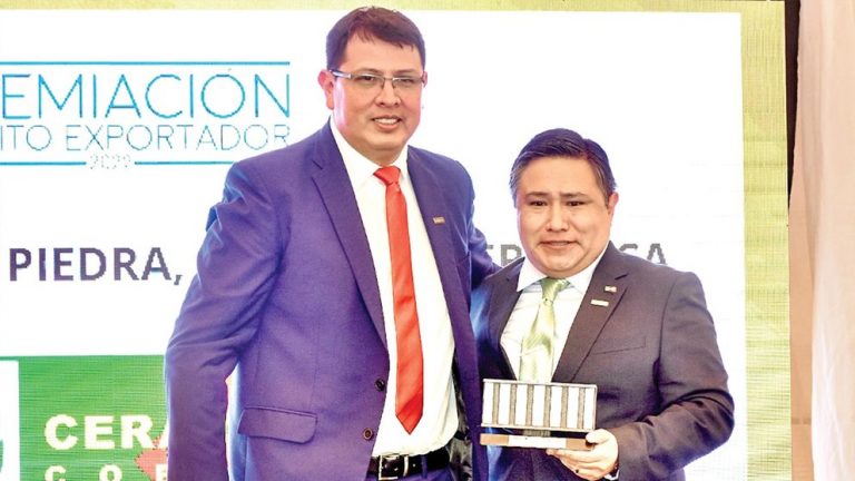 Cerámica COBOCE recibe galardón al Mérito Exportador